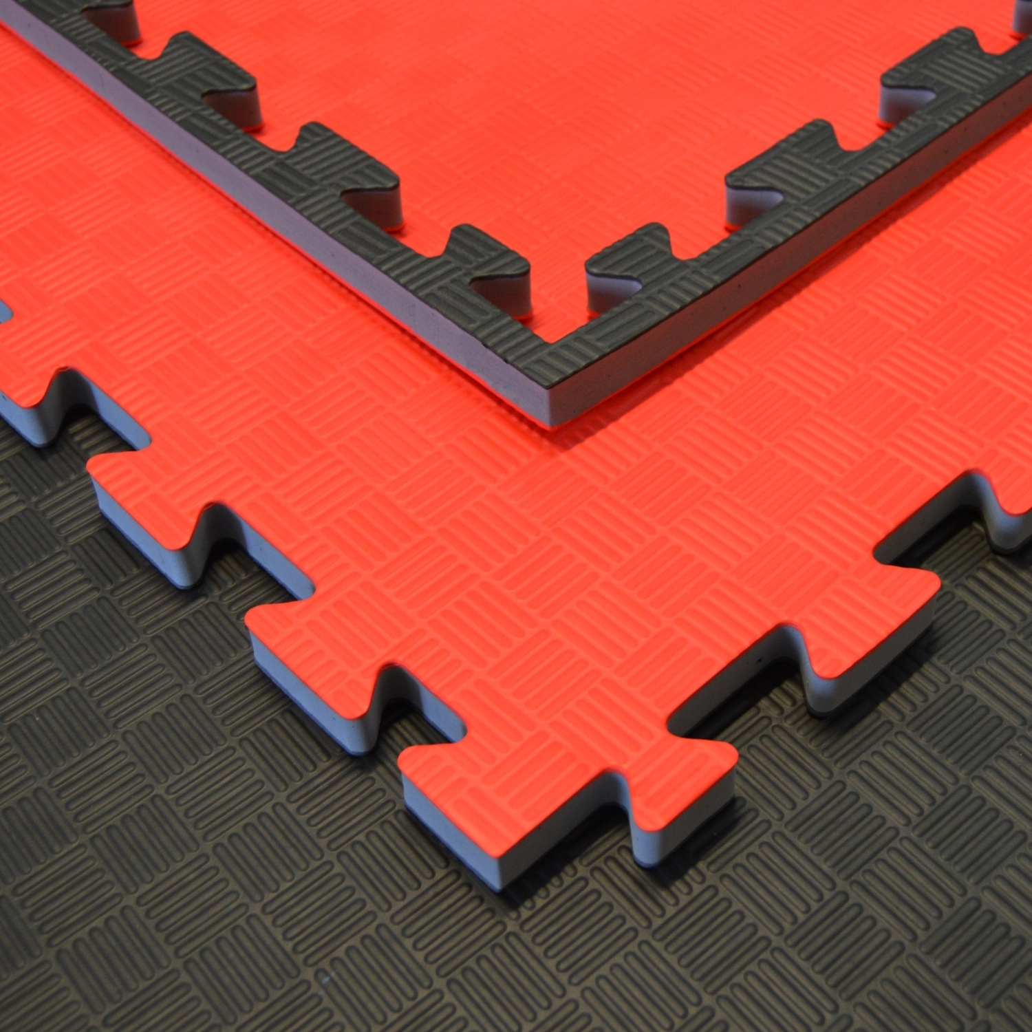 karate matts, black-red checkered surface, 100x100x2cm karate matts, black-red checkered surface, 100x100x2cm