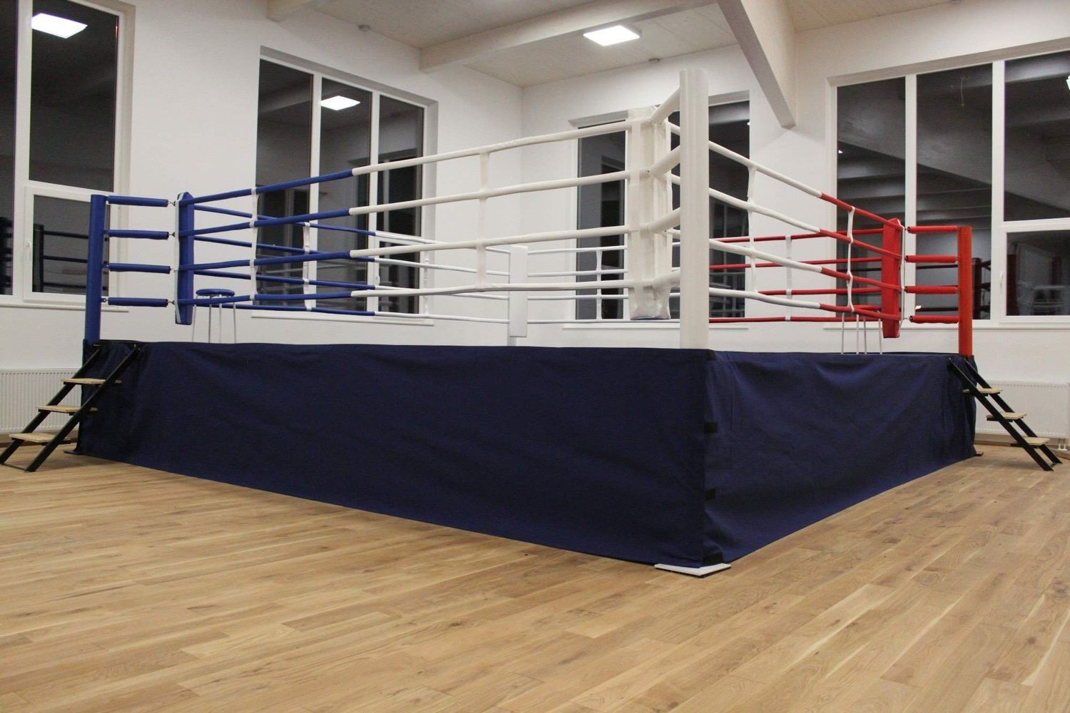 boxing ring with podium, outside ca. 6,50 x 6,50m boxing ring with podium, outside ca. 6,50 x 6,50m