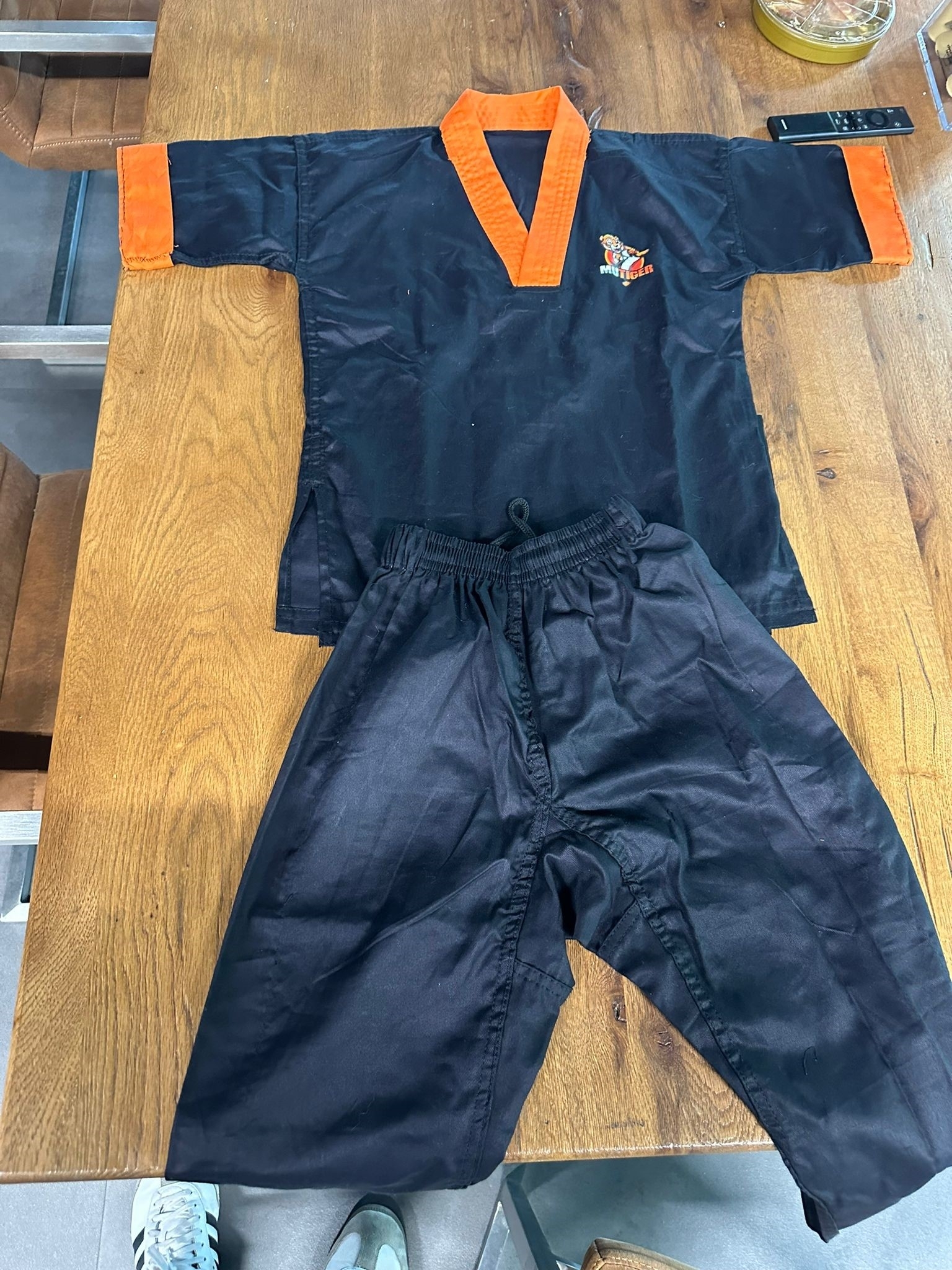 MUTIGER Anzug schwarz, Gr. 120