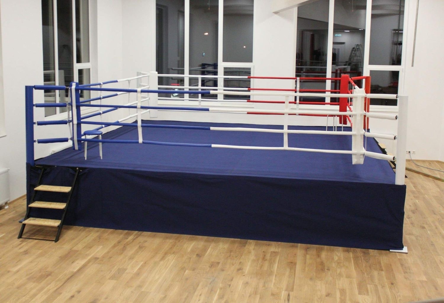 boxing ring with podium, outside ca. 6,50 x 6,50m