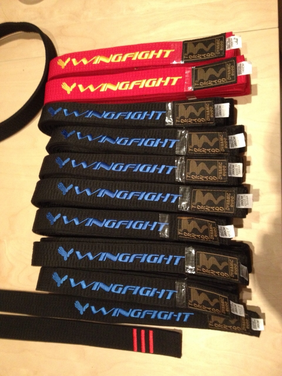 Hände + "Wingfight" Bestickung Gürtel Hände + "Wingfight" Bestickung Gürtel