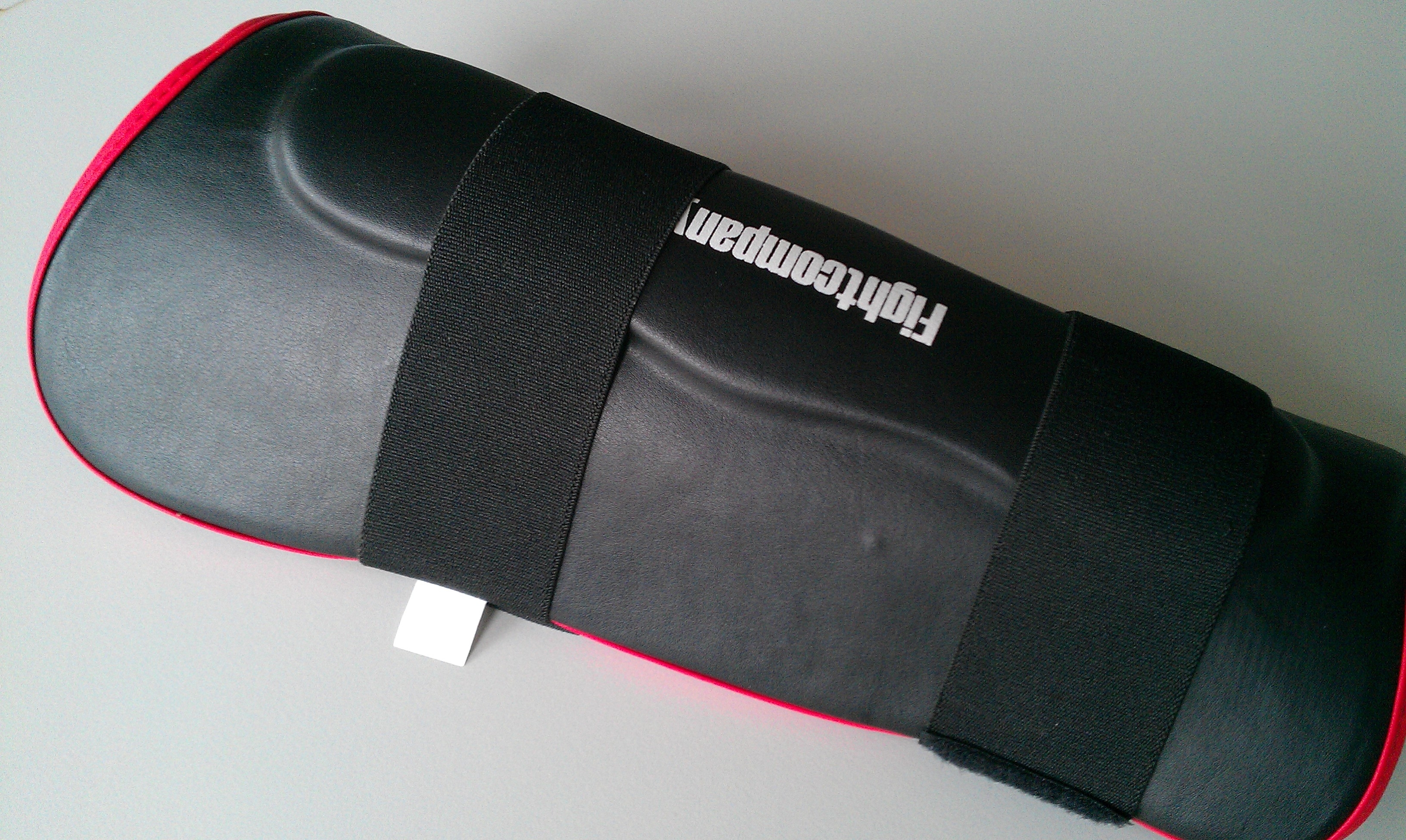 Schienbeinschutz PU, wie bemustert, schwarz-rot Gr. XL