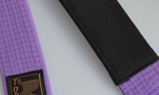 BJJ Gürtel violett, schwarzer Balken, 280 cm BJJ Gürtel violett, schwarzer Balken, 280 cm