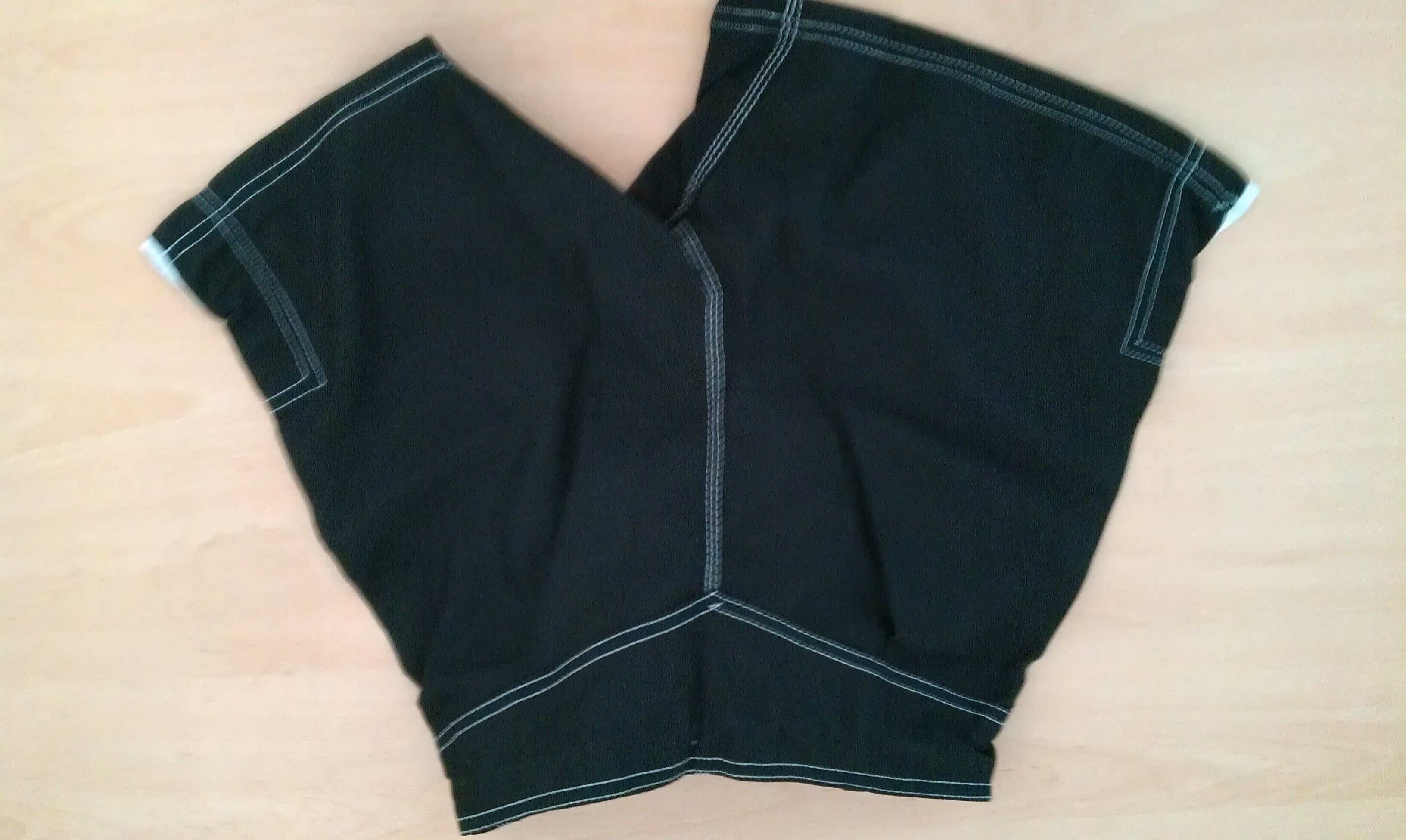 MMA Shorts schwarz mit Bestickung XL, Preis auf Anfrage!