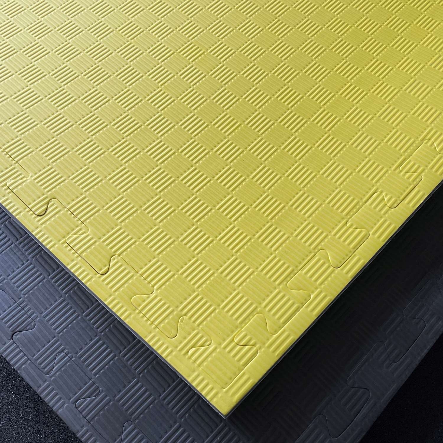 Kampfsportmatten weiß/ gelb 100x100x2cm Kampfsportmatten weiß/ gelb 100x100x2cm