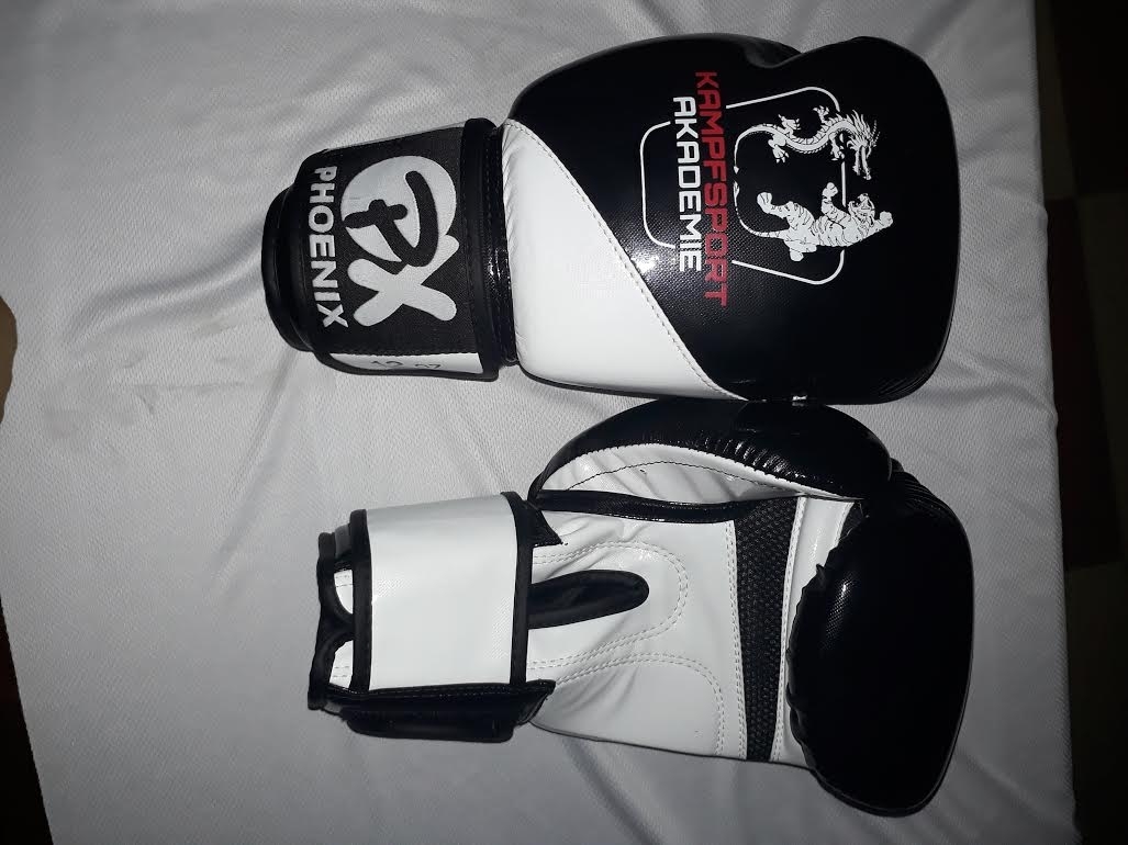 Boxhandschuhe "Kampfsport Akademie" s/w, PU 10 Oz, Preis auf Anfrage! Boxhandschuhe "Kampfsport Akademie" s/w, PU 10 Oz, Preis auf Anfrage!
